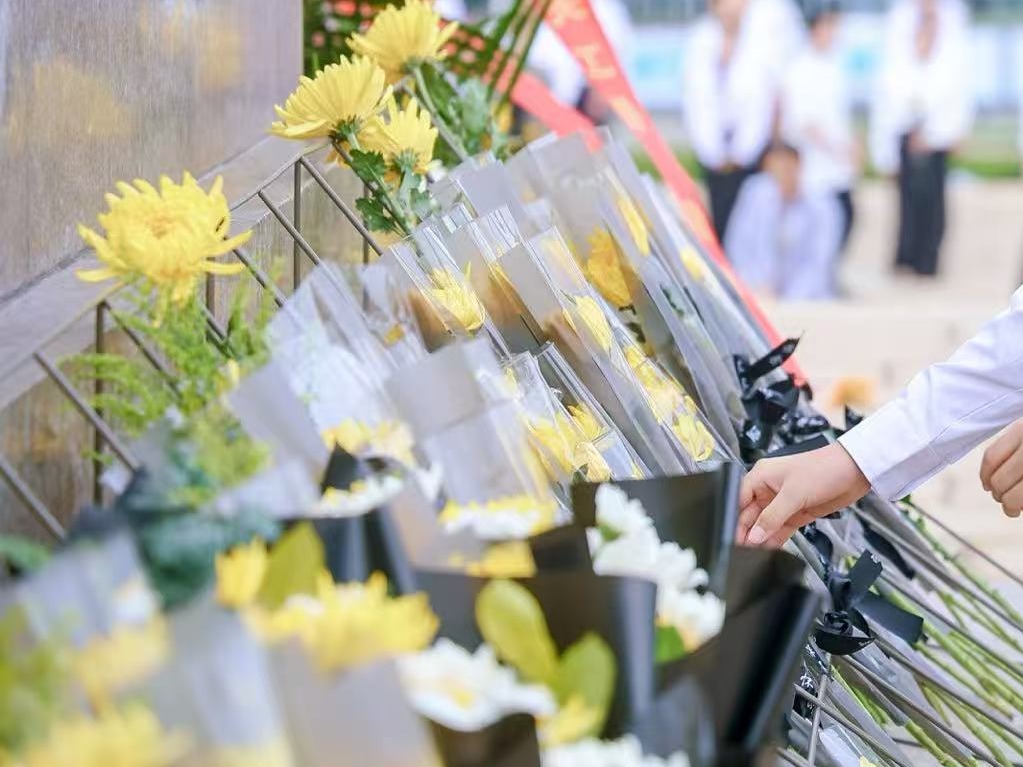 清明节假期首日，各地接待现场祭扫群众1928.93万人次