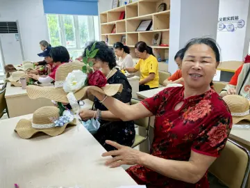罗湖大塘龙社区开展长者手工活动 丰富老年人文化生活