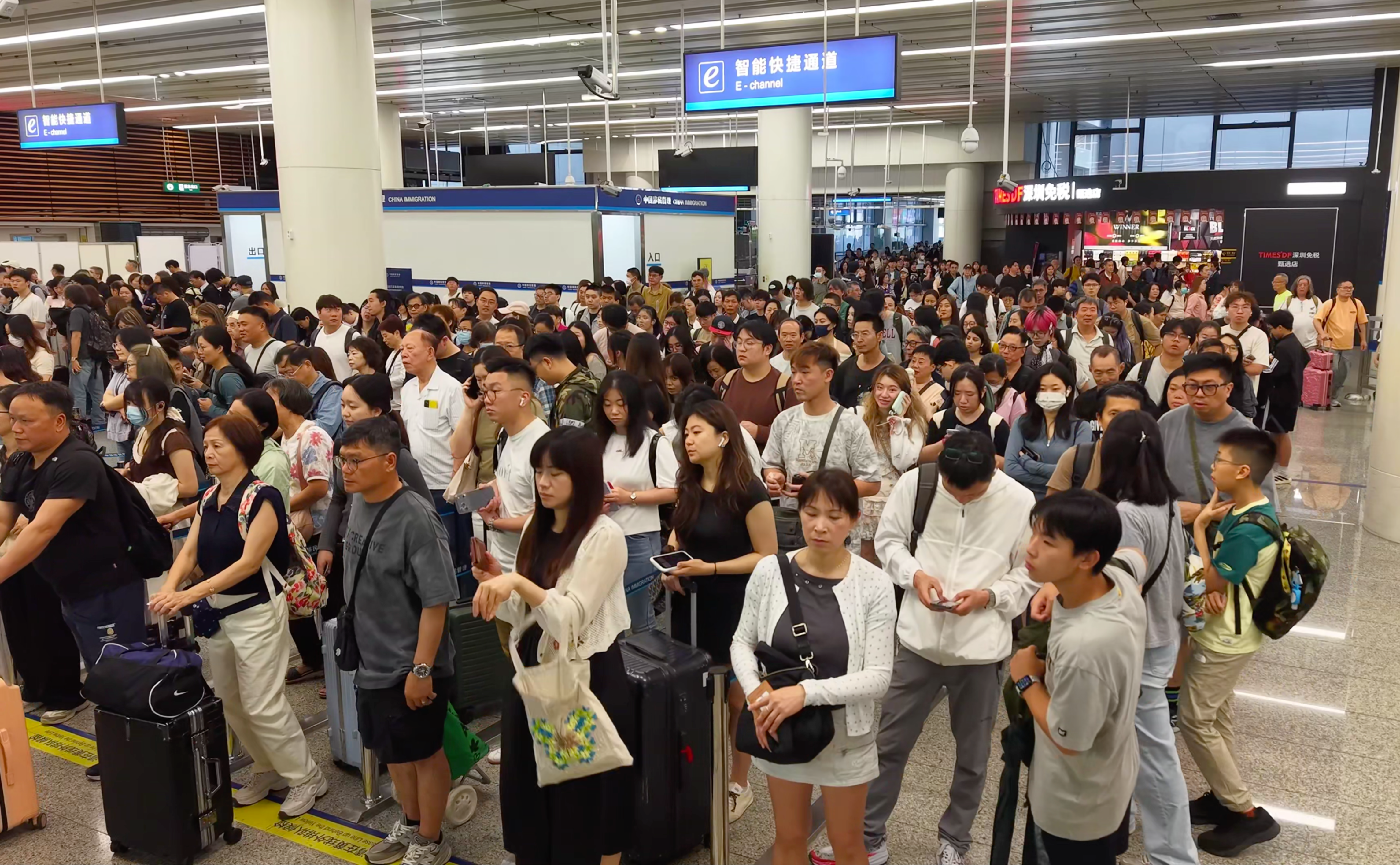 清明假期深港口岸跨境游持续火热