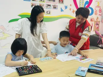 罗湖区翠宁社区开展读书月青少年主题手绘活动