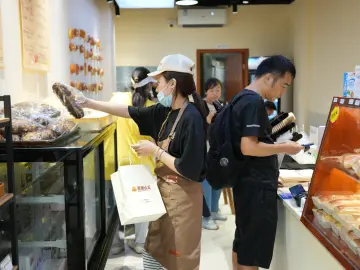 时评丨从本分中“长出来”的烟火气流量   