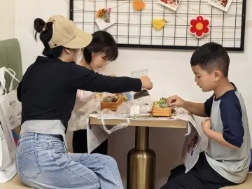 罗湖木头龙社区举办升学规划讲座暨DIY手工活动