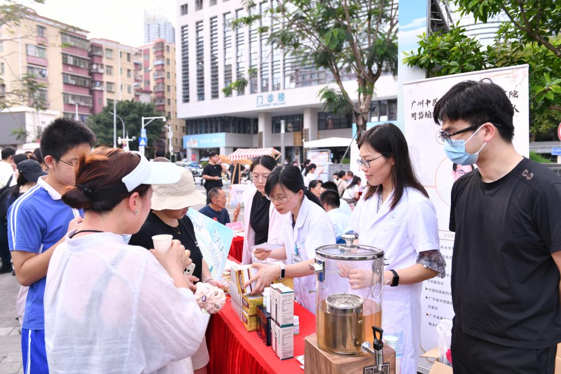 六院联动惠民生,福田区肿瘤防治宣传周公益义诊系列活动首日举办