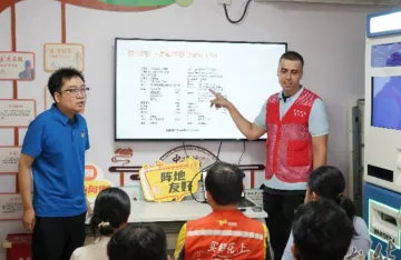 “蜂”狂英语角开课啦！龙华帮骑手变身APEC“民间大使”