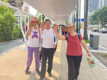 罗湖红村社区开展幸福邻里踏青徒步活动