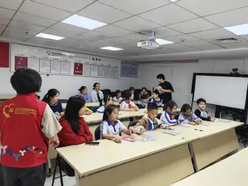 罗湖区翠达社区开展青少年科学手工公益活动