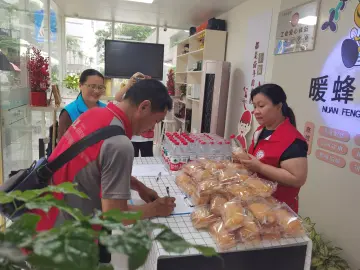 罗湖区老围社区：暖蜂驿站送爱心 情暖户外劳动者