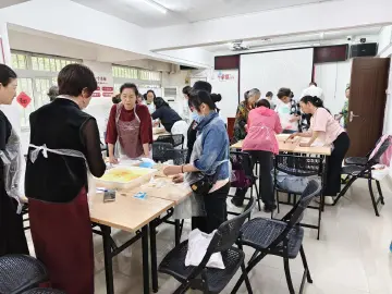 非遗拓印遇护眼科普，罗湖区民新社区这场手作活动暖意融融