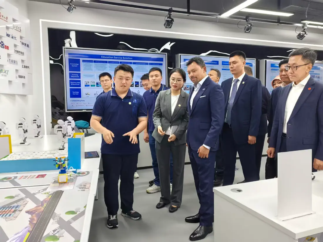文莱王储比拉访问深圳 点赞深圳彰显中国现代化建设与经济发展的迅猛步伐