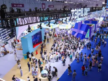 从人民大会堂到文博会：斯达高《春满园》领衔，深派瓷艺亮相国家级文化盛宴