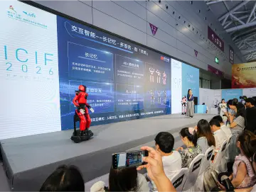数字华夏发布星行侠P2人形机器人 全面发力具身智能场景化落地