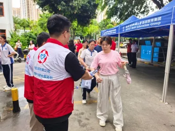 高考首日，这座“中国红”高考加油站格外温情