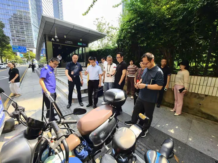 非机动车“僵尸车”专项整治！福田园岭街道开展福聚·委员社区议事会