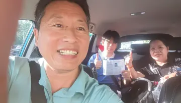 “深巴兵哥”赴约送考 初心点亮赶考路