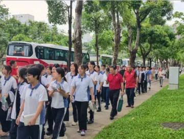 老兵护考，龙岗这抹“志愿红”温暖高考路