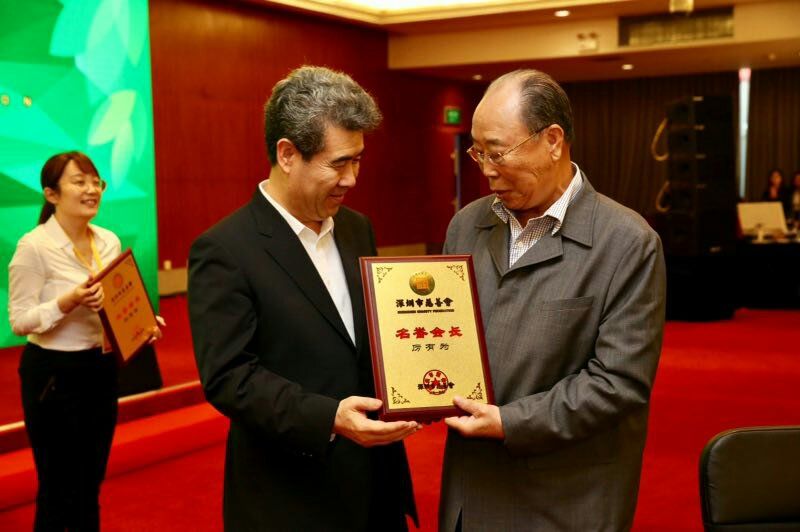 深圳市慈善会探索改革的“第三条路”