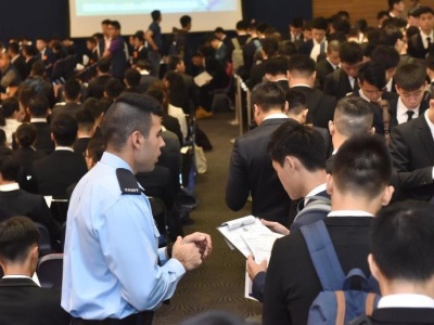 香港警察招募日2200名青年应召创历史新高