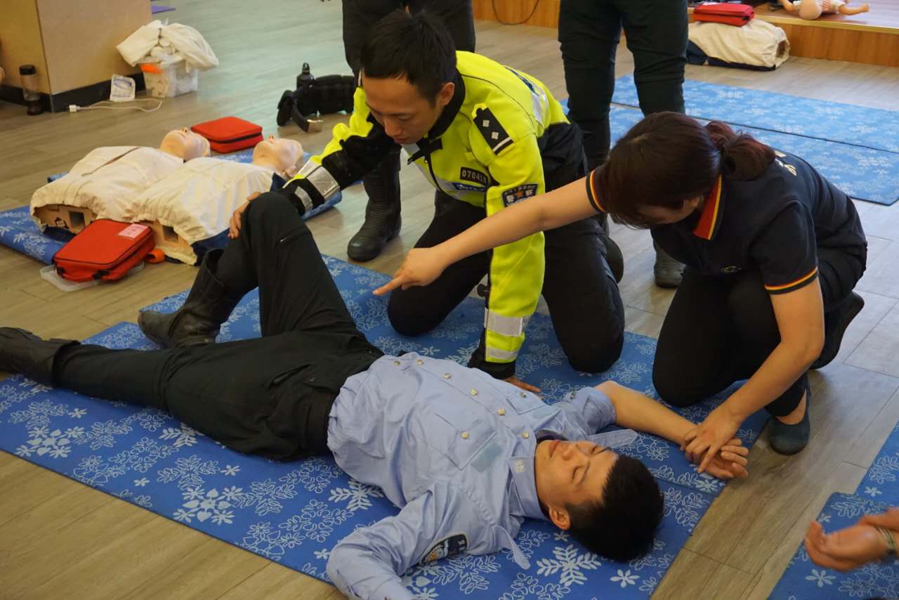 深圳交警铁骑队将拥有专业“急救员”资质