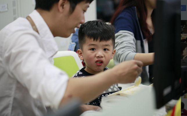 上海推出首批“亲子工作室”:带着娃去上班?可以有!