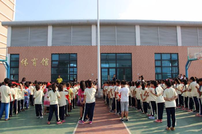 杭州一小学学生被分三六九等:精英组平民组和麻将组