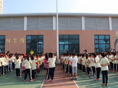 杭州一小学学生被分三六九等:精英组平民组和麻将组