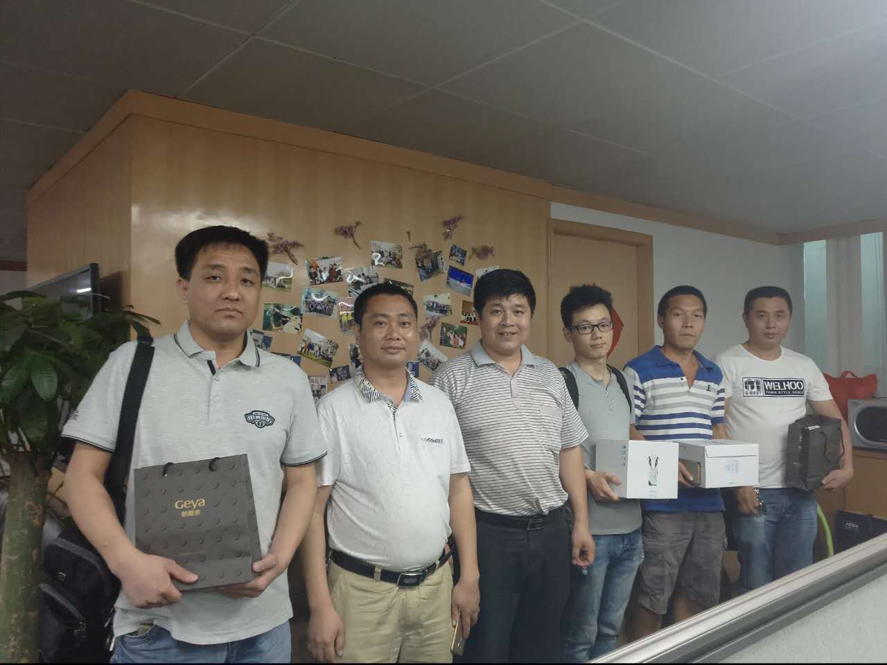 华为手机、精致手表……读特的奖品他都中了！