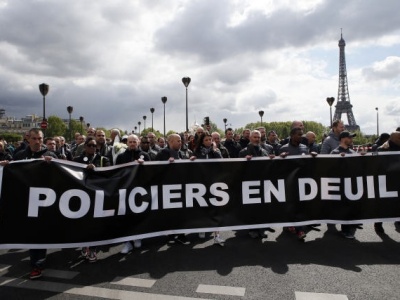 数千名法国警察游行示威  抱怨工作太累太危险
