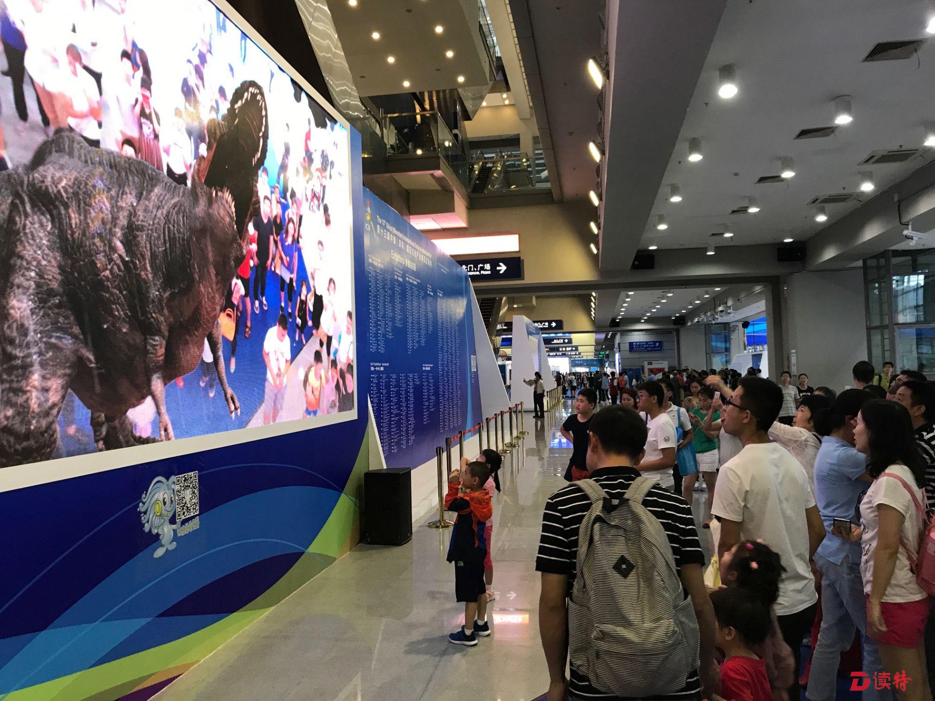 文博会周末迎公众开放日，市民纷纷赴会享“文化大餐”