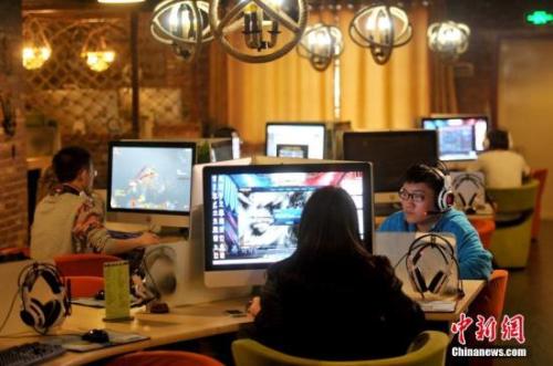 一批新规今起实施:城管持证上岗 网游须实名注册