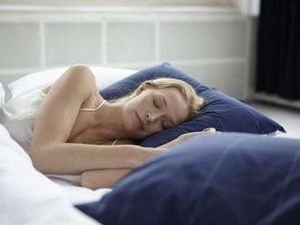 英媒称睡眠不足增加减肥难度：影响正常代谢