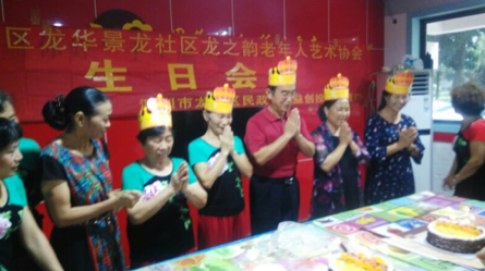 暖心！一人生病众人陪护  “深漂老人”抱团互助