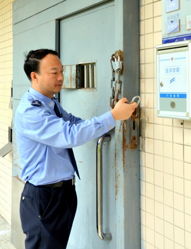 每日警星 | 梁铭：高墙内的心灵“园丁”