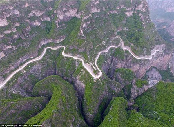 这条中国公路让外国网友感叹:难怪中国人能建长城