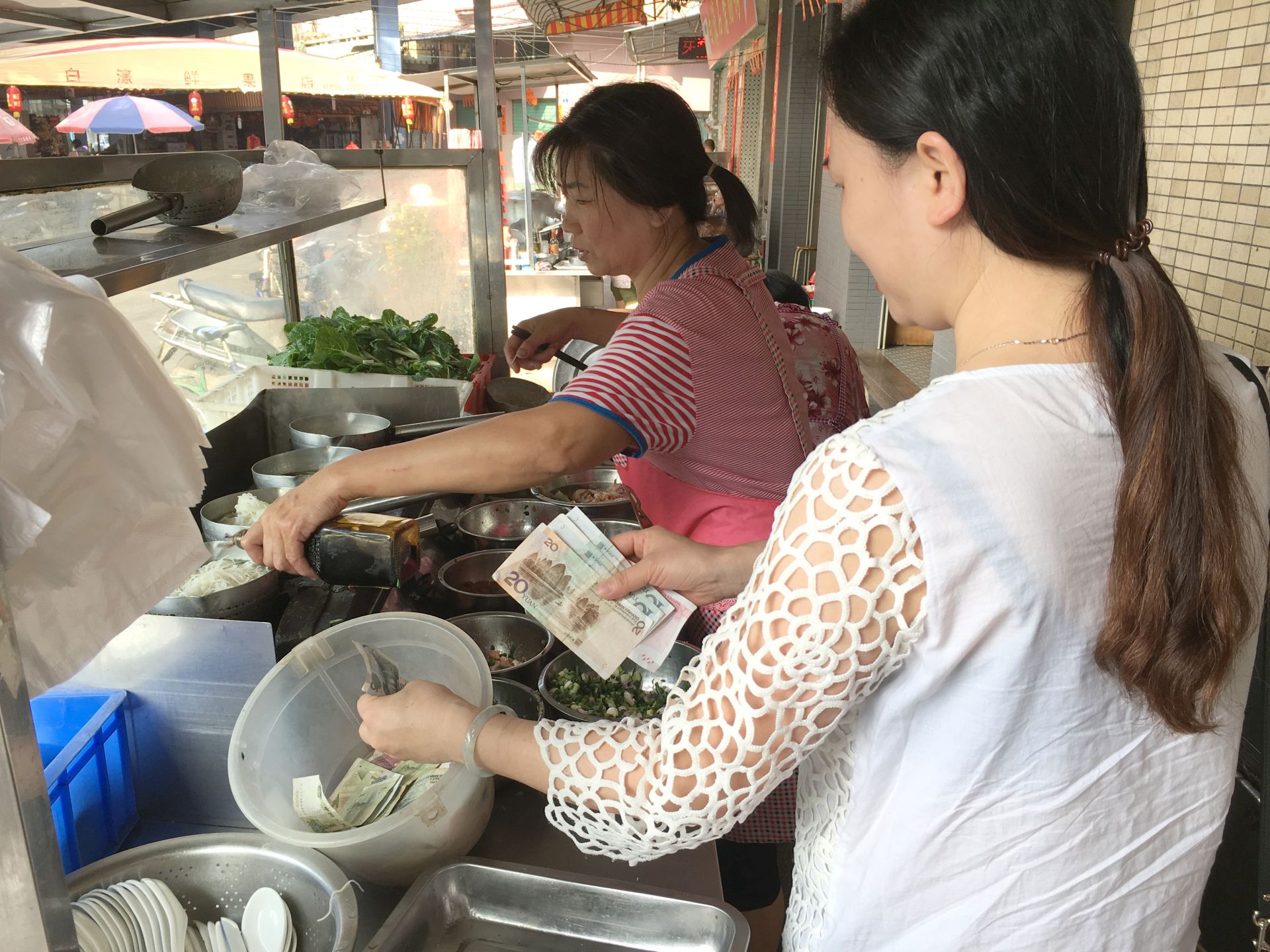 顾客自付款找零 东莞这家早餐档凭“信任”经营