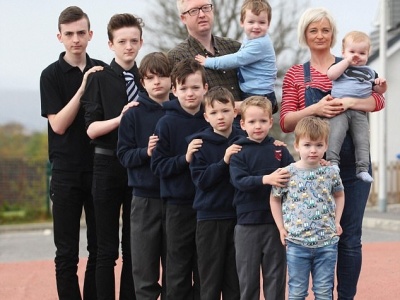 苏格兰夫妇连生9个儿子 称如有女儿到来将不知所措