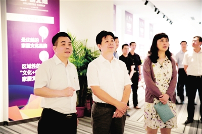 坪山区领导强调以设计创意带动家居产业更好发展