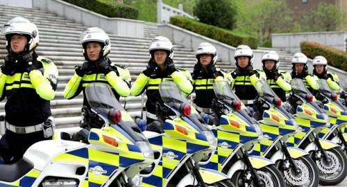 这位主播不唱歌跳舞不要礼物，却吸引近百万围观