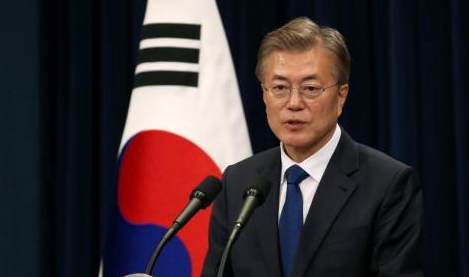 文在寅执政将满月 “接地气”获韩国民众打高分