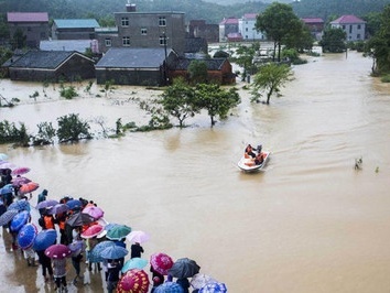 受暴雨影响 江西奉新县350多人被困山区
