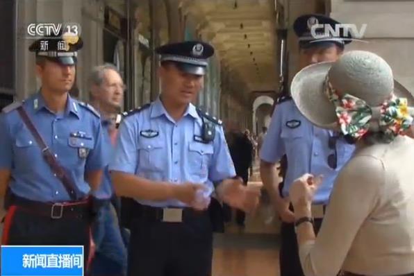 中意警察米兰大教堂前联合巡逻