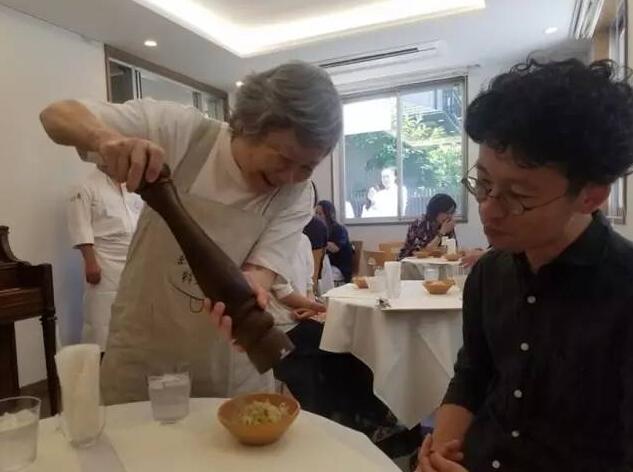 这家一直下错单的餐厅，却得到了顾客们的温柔对待……