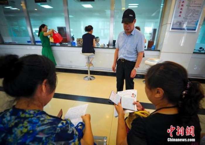 7月起港澳通行证收费降为80元 护照收费降为160