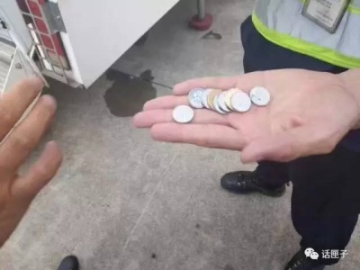 浦东机场那架被旅客扔硬币的飞机，刚刚起飞了！