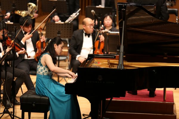 深港青年亲密合作“弦动我心”