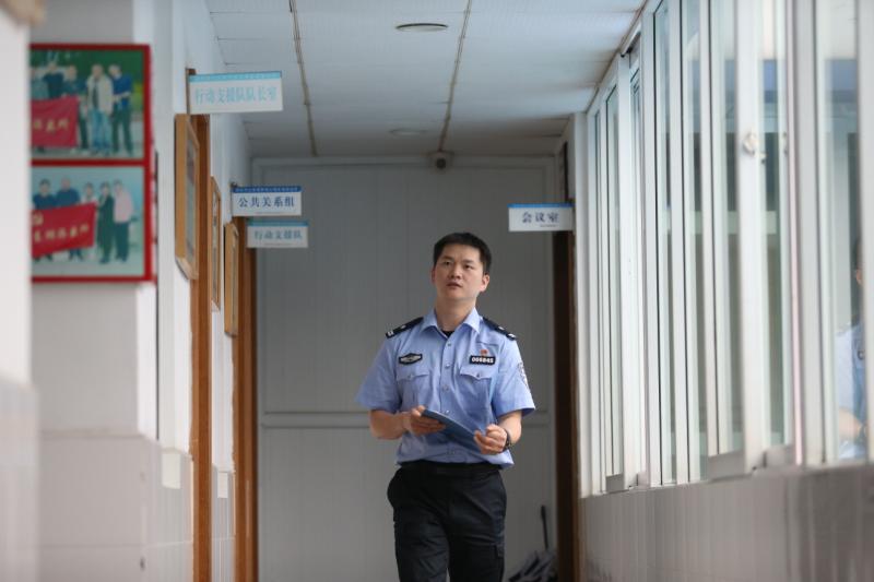 江泽斌：兢兢业业的派出所内勤  