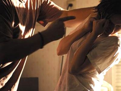 男子酗酒打老婆 网格员果敢制止