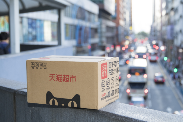 天猫超市进军香港，周黑鸭海底捞螺蛳粉遭疯抢
