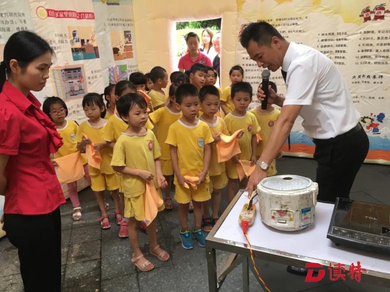龙新社区开展安全知识宣传活动