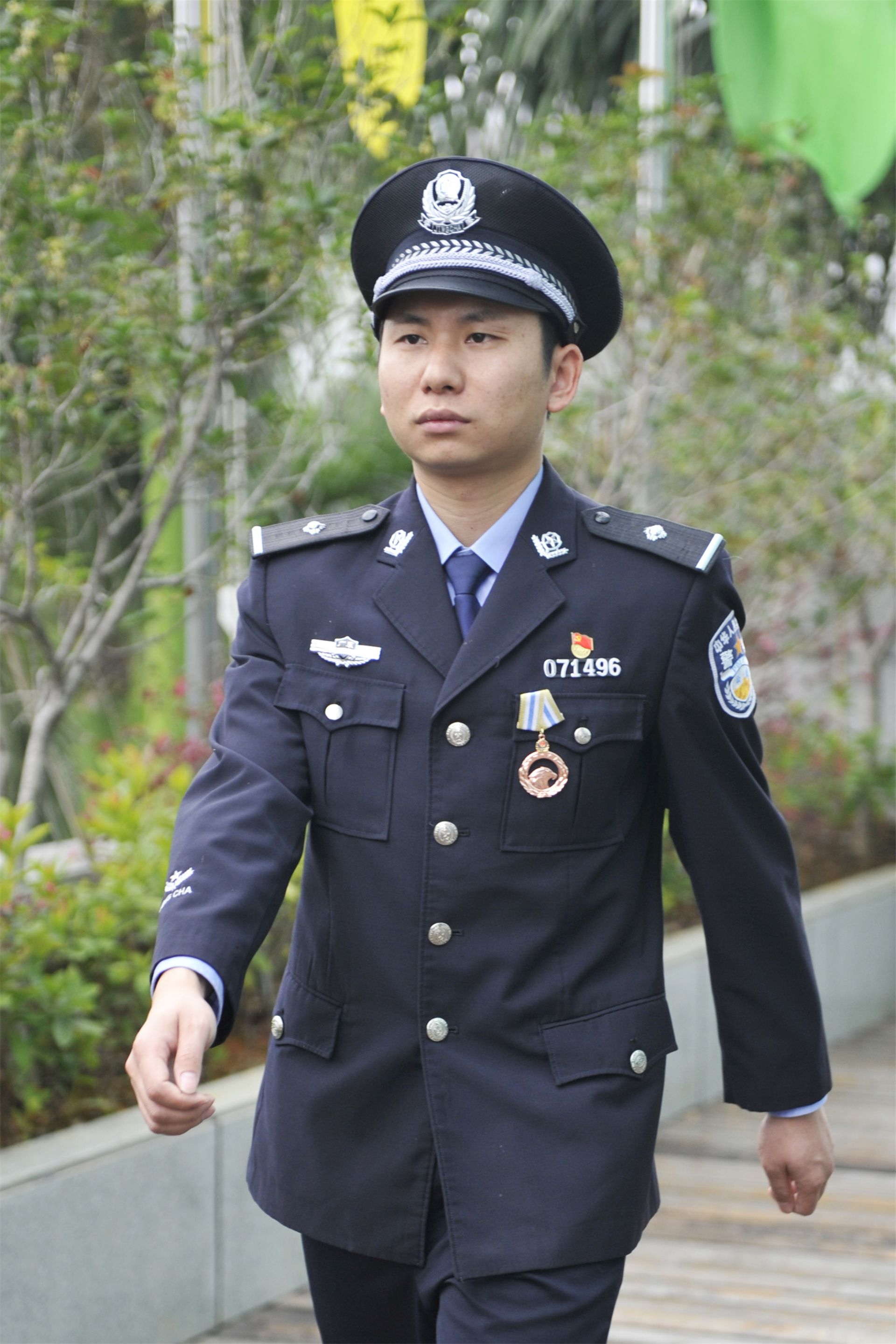 邓世杰：迎难而上屡破棘手案件