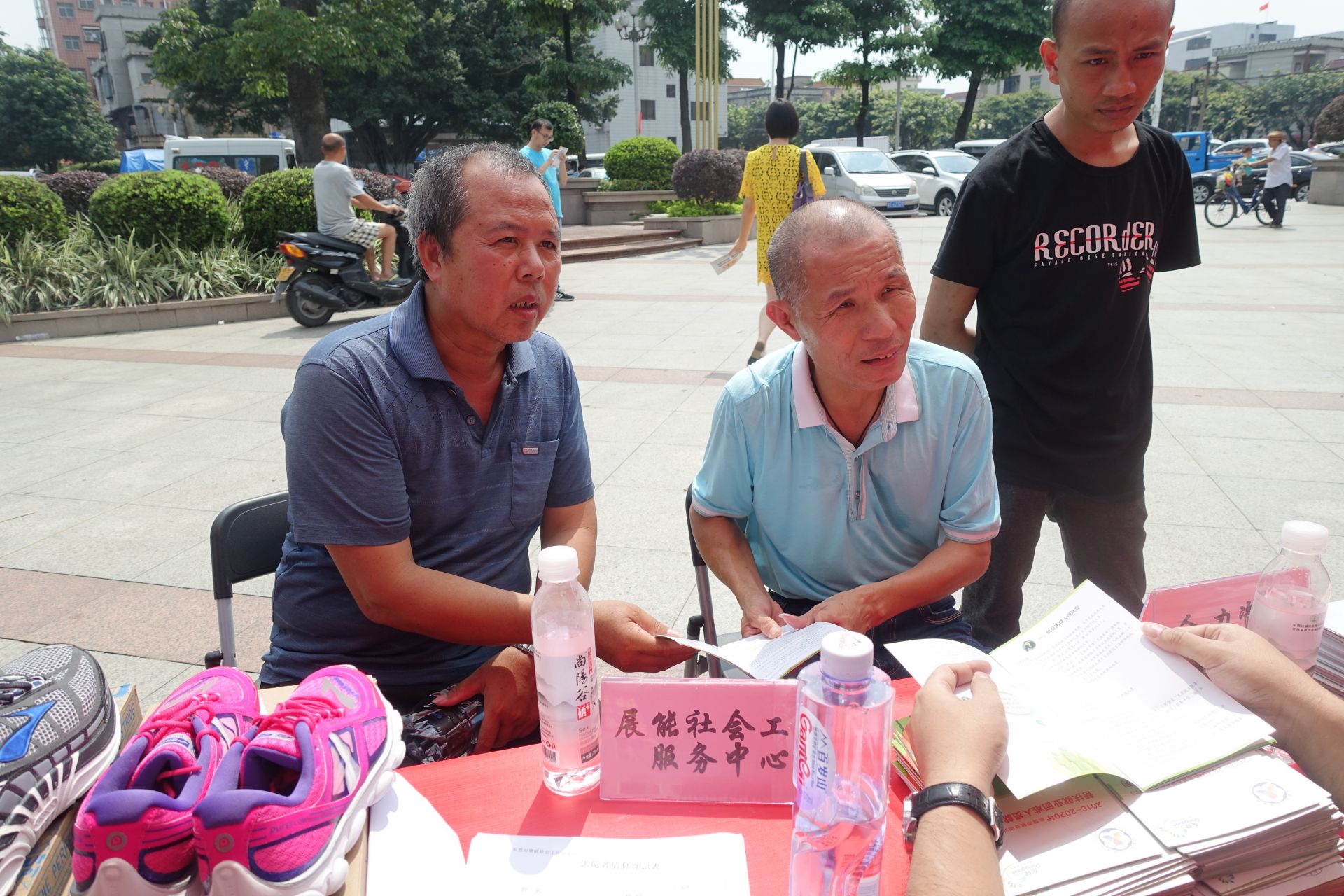 哥俩这辈子都要好下去！东莞残障“兄弟”讲励志故事